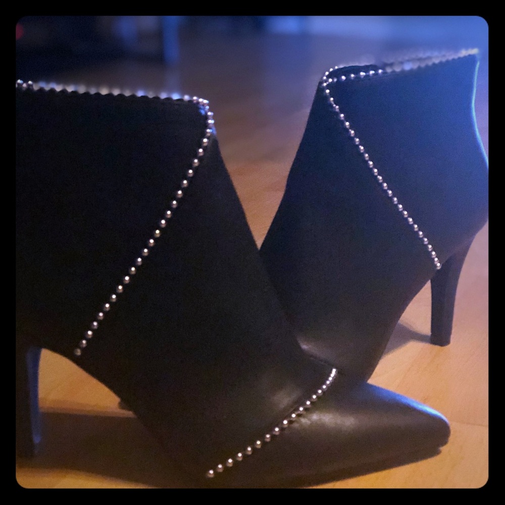 ✨SOLDBlack leather Booties w/ beaded silver trim✨